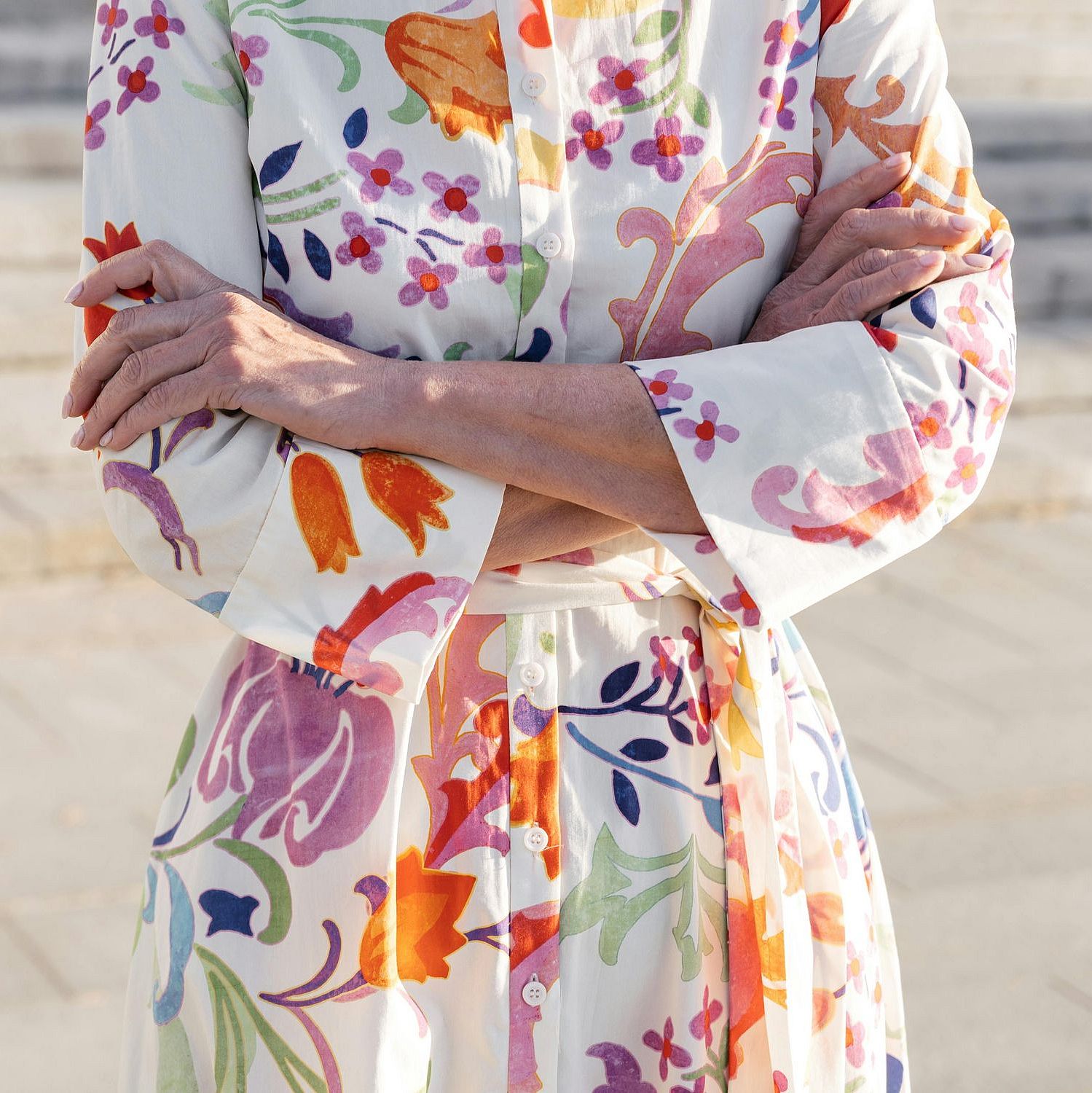 Le stampe floreali sono un vero classico, soprattutto in primavera. Abbinate a capi basic o utilizzate negli accessori, si integrano facilmente in qualsiasi guardaroba e aggiungono un tocco fresco e vivace a ogni look primaverile.