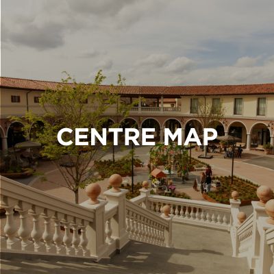 L'immagine mostra una parte del Valdichiana Designer Village. Sopra di essa è posizionato il testo Mappa del centro in inglese.